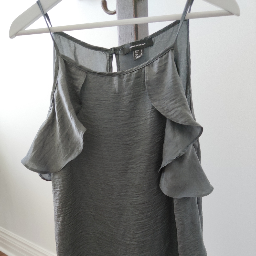 ATMOSPHERE Elegant Gray Blouse Shoulder Detail